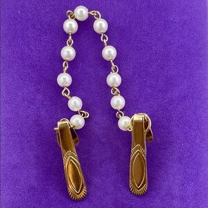 💛 Vintage Gold and Pearl Chain Sweater Clip